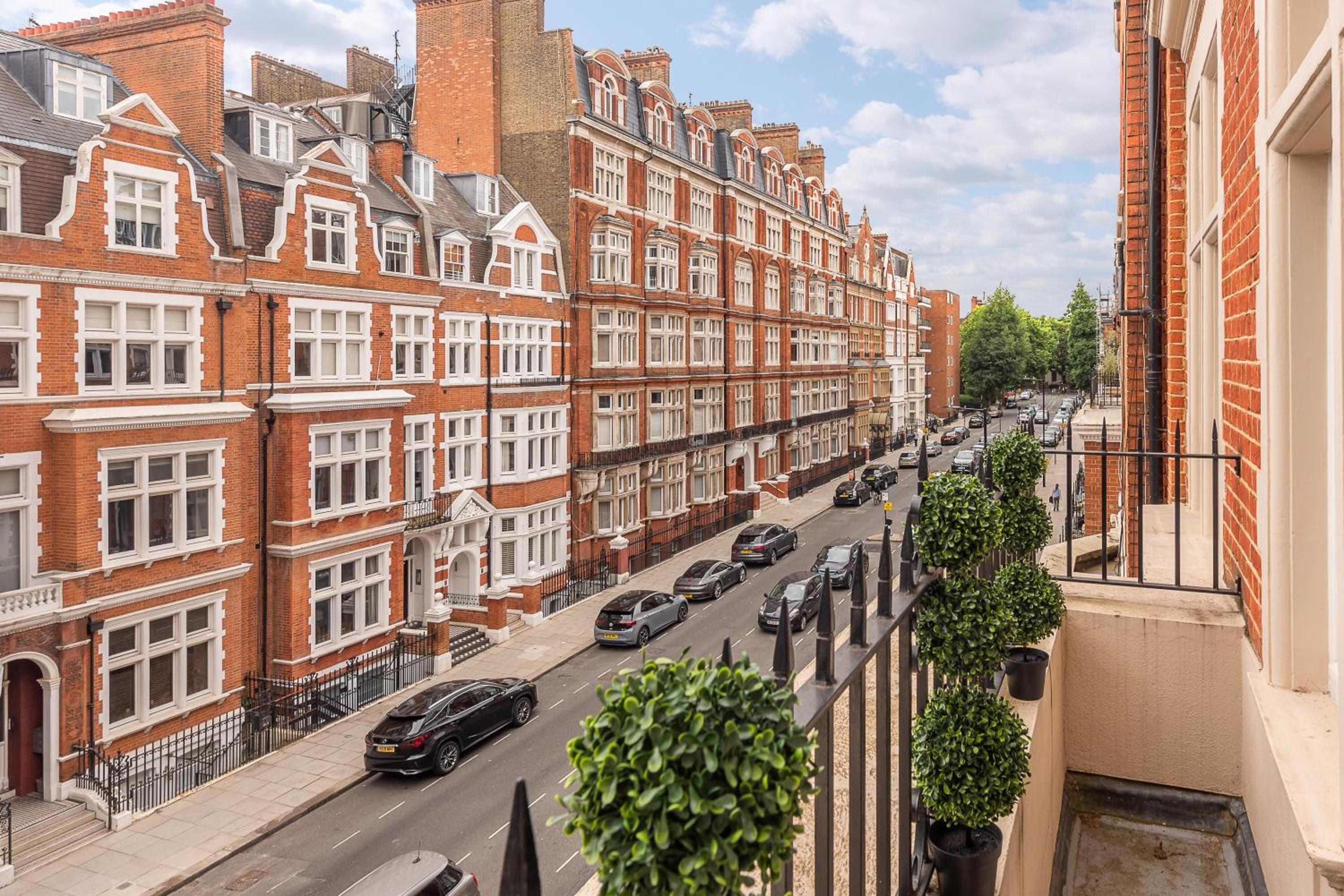 Park Apartments near Portobello Road