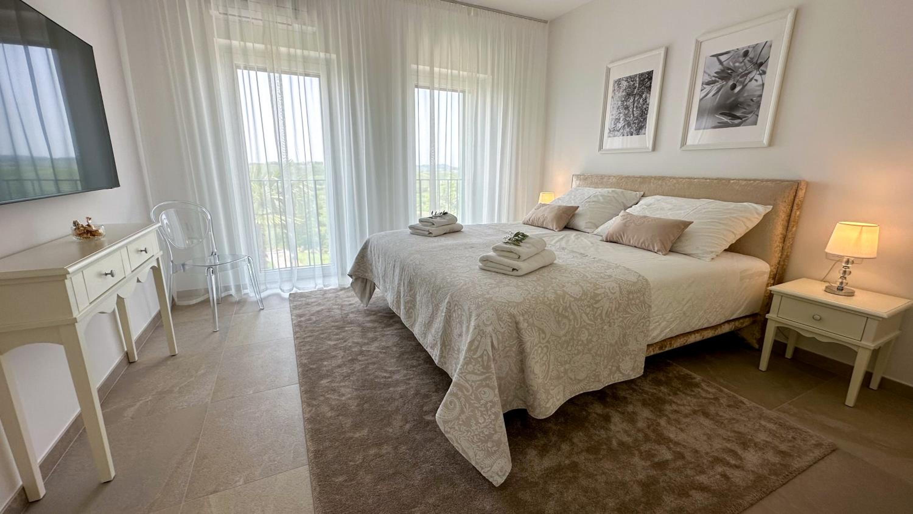 Ca' S Lorenz - A Luxury 100m2 Apartment in a Chic Vineyard Villa view 3
