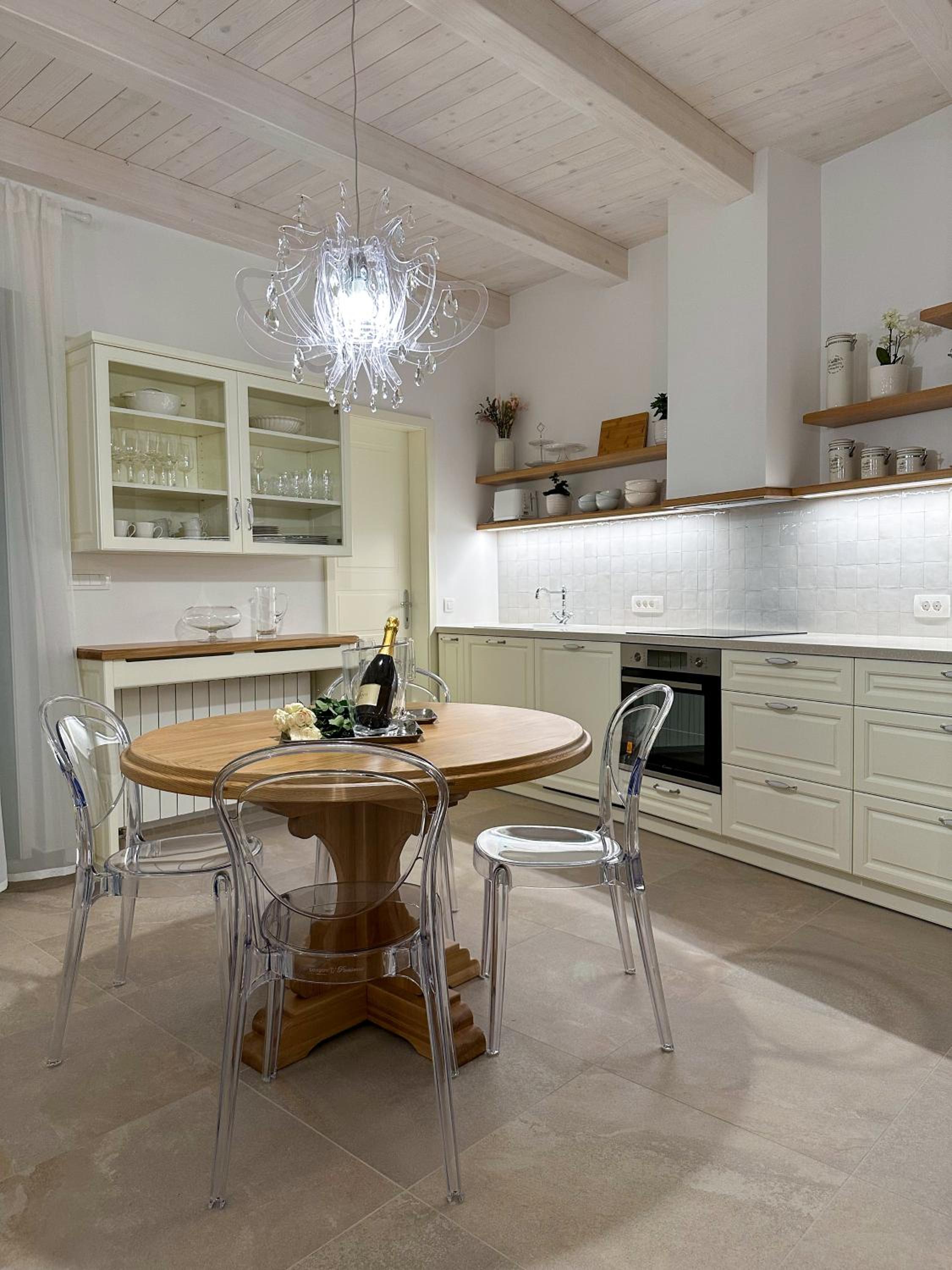 Ca' S Lorenz - A Luxury 100m2 Apartment in a Chic Vineyard Villa view 4