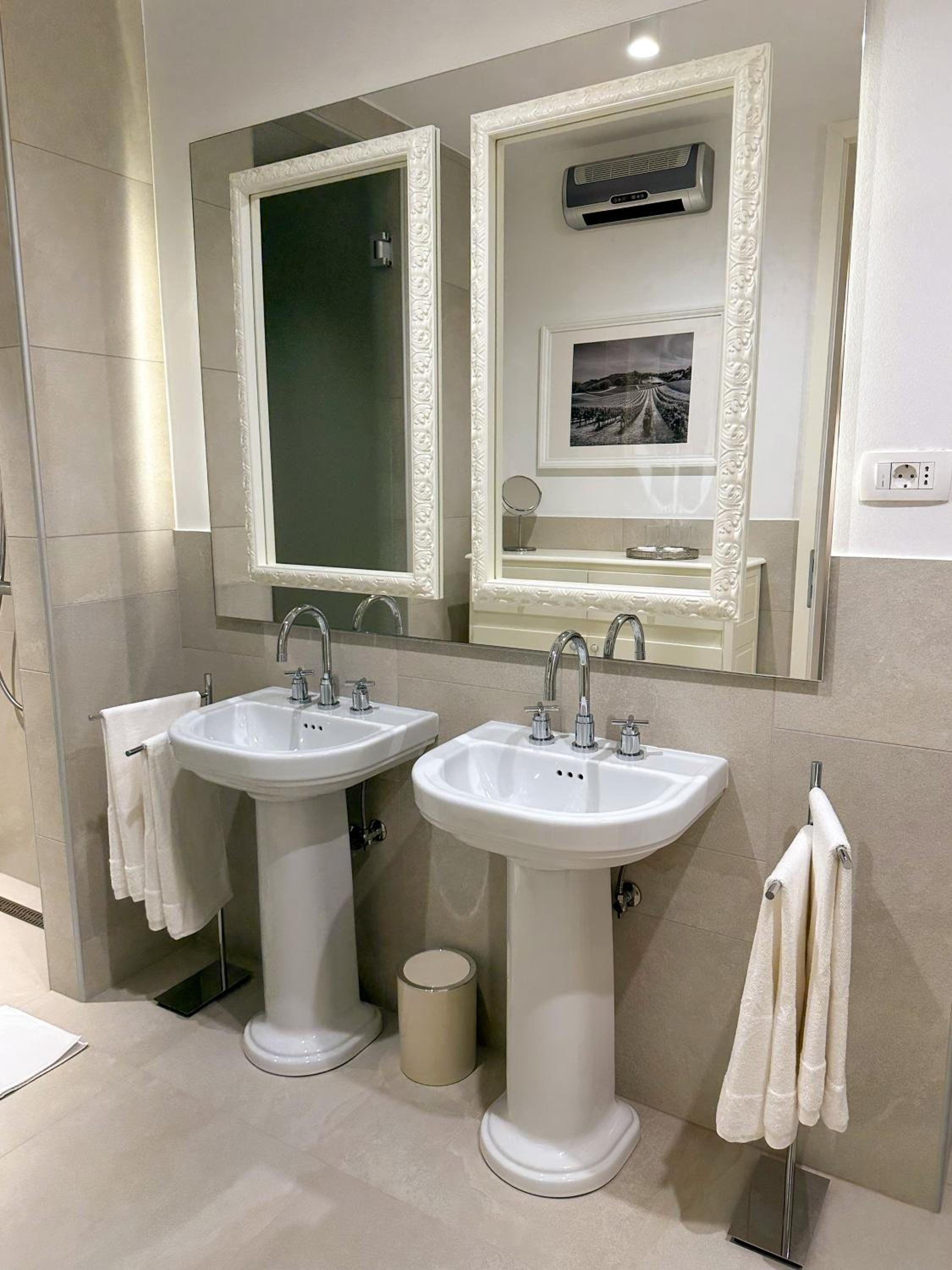 Ca' S Lorenz - A Luxury 100m2 Apartment in a Chic Vineyard Villa view 5