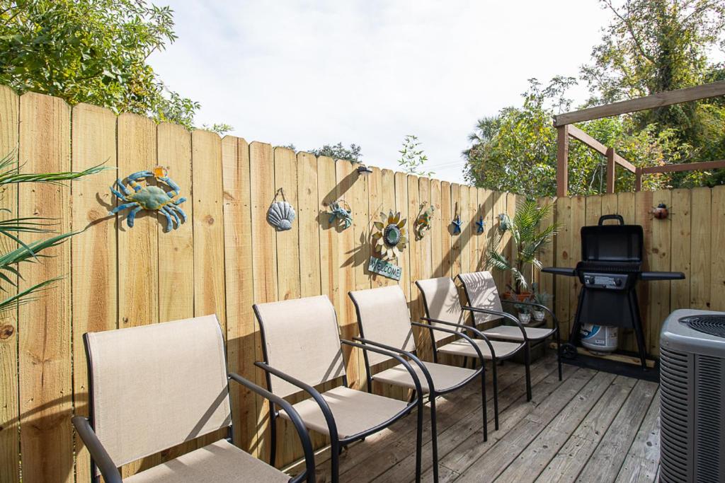 Seaside Beach Getaway Sleeps 6 view 2