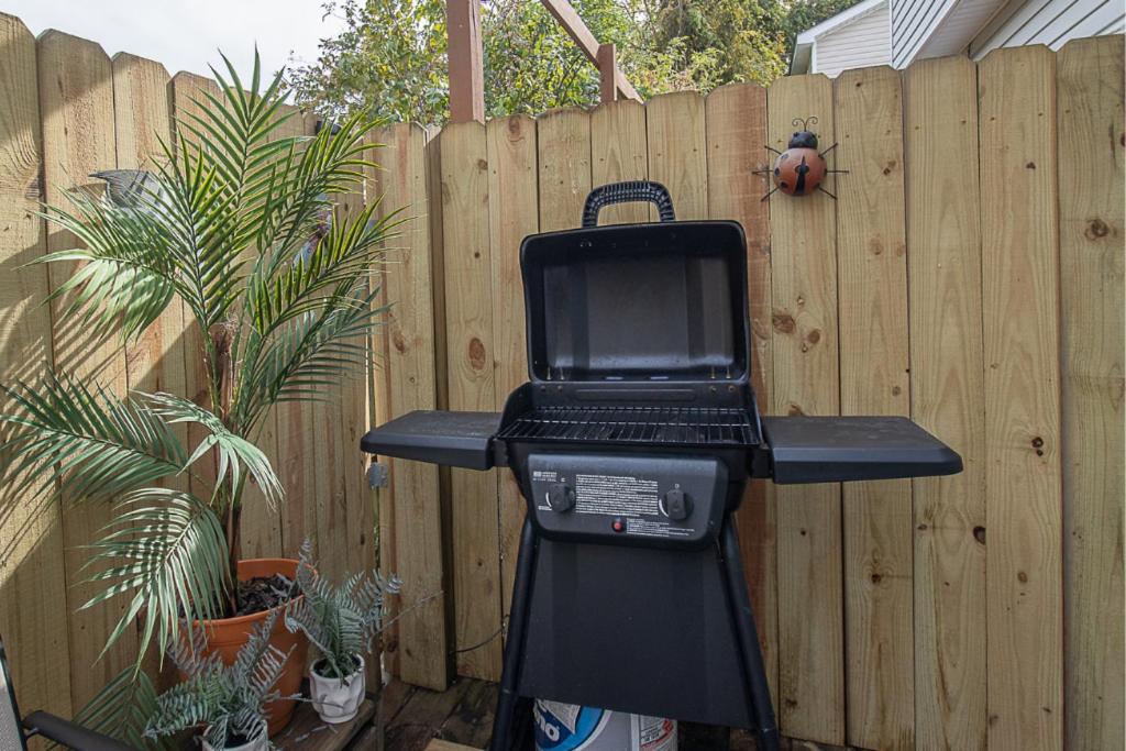 Seaside Beach Getaway Sleeps 6 view 3