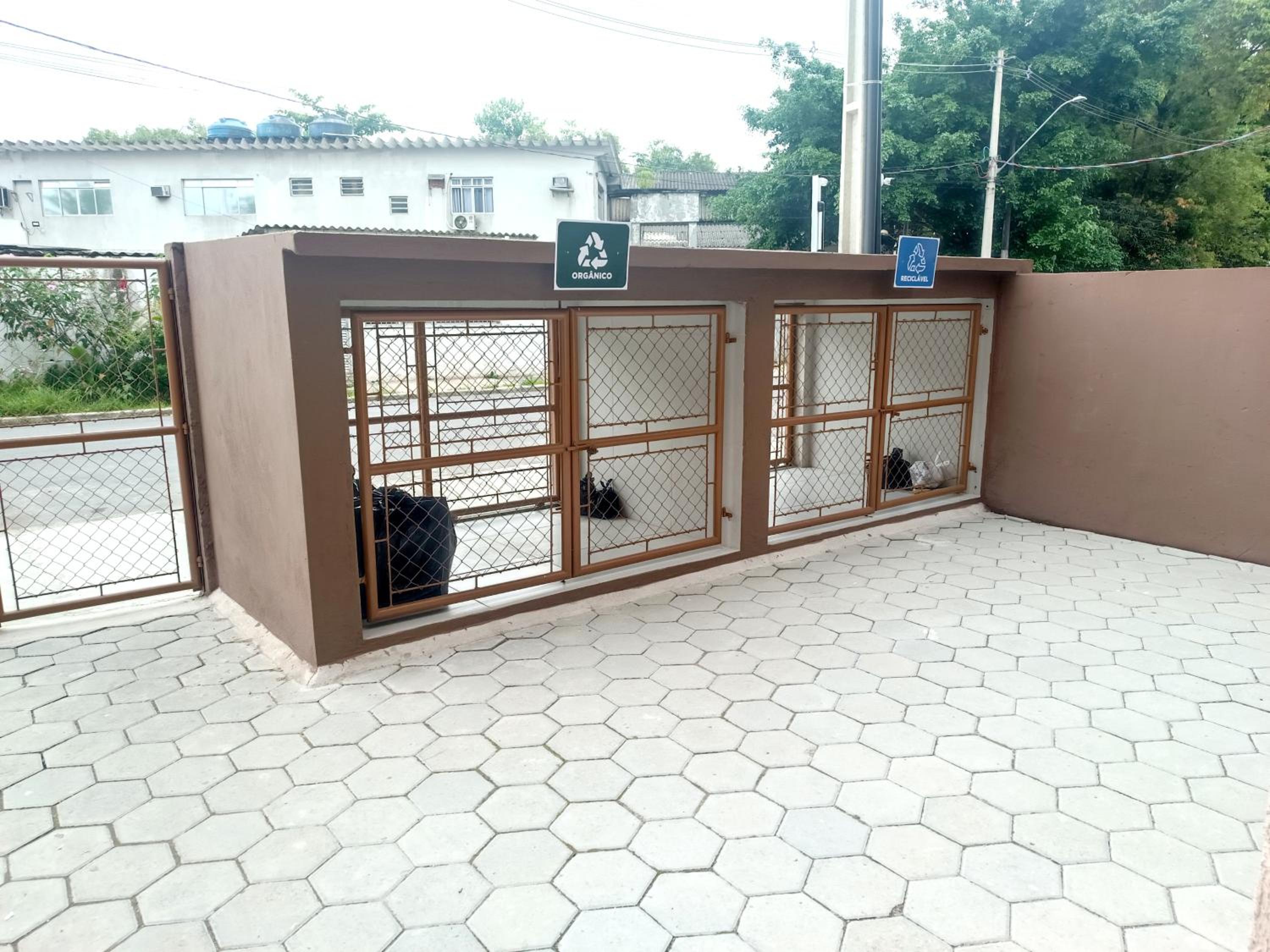 Apartamento Beija Flor - Guarujá - prox a balsa Santos-Guarujá