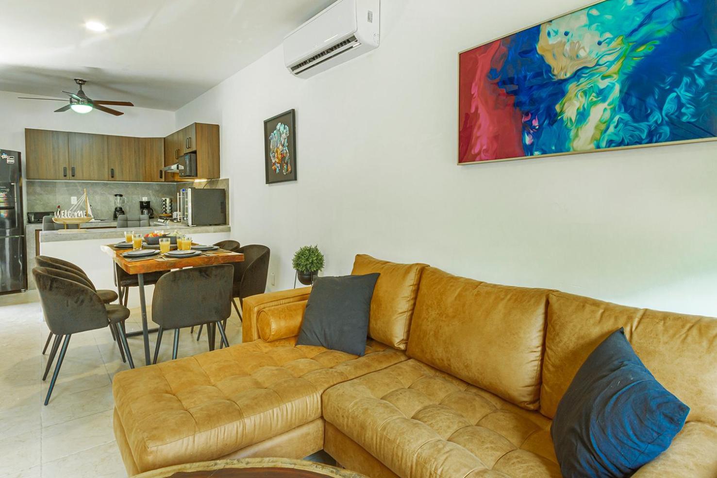 Wonderful 2 Bdrm House & Private Jacuzzi view 3