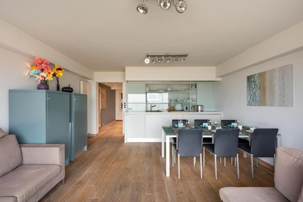 Seafront apartment Duinbergen