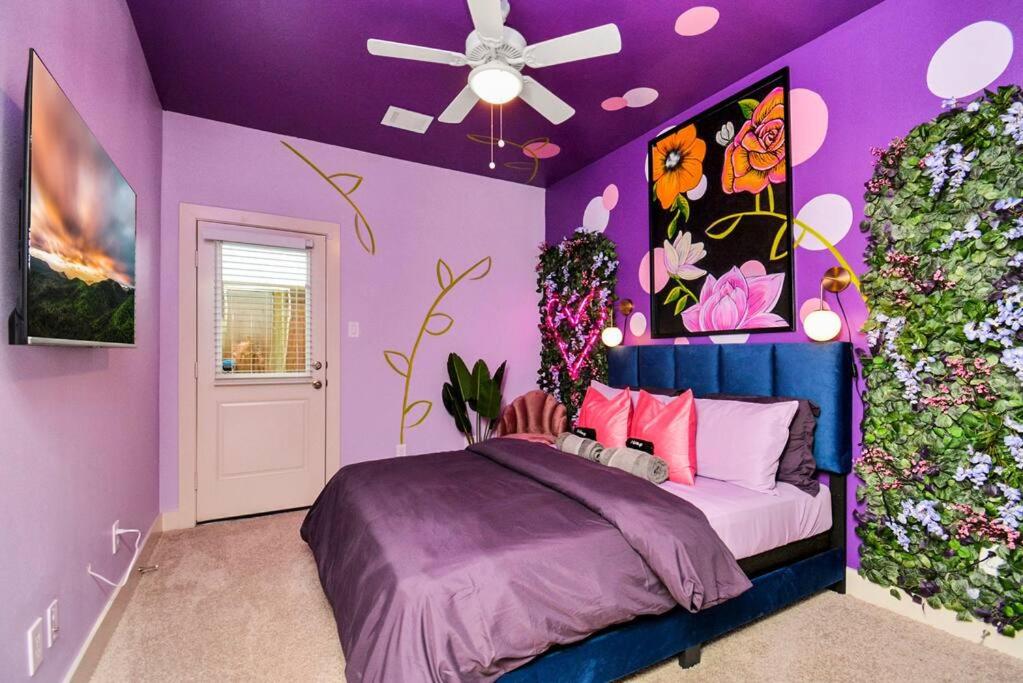 Trendy 6BR Prolific Duplex - Dwntwn Groups Events view 3