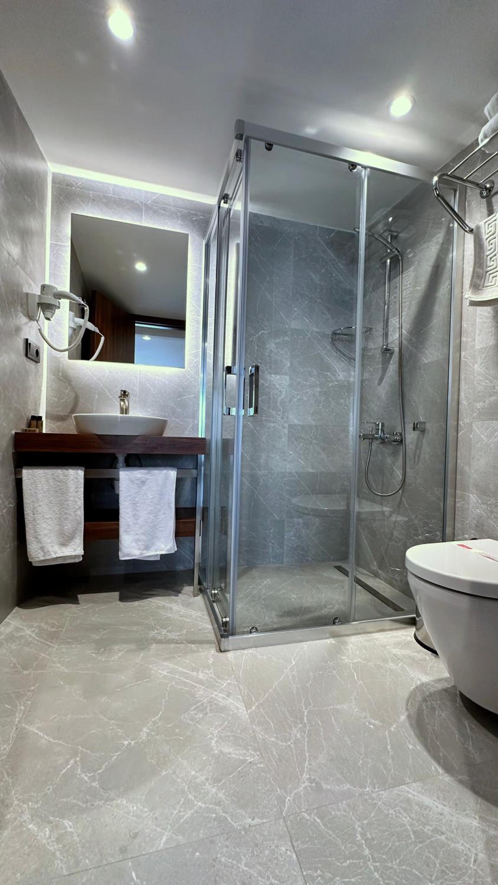 Snog Rooms & Suites - Image 10