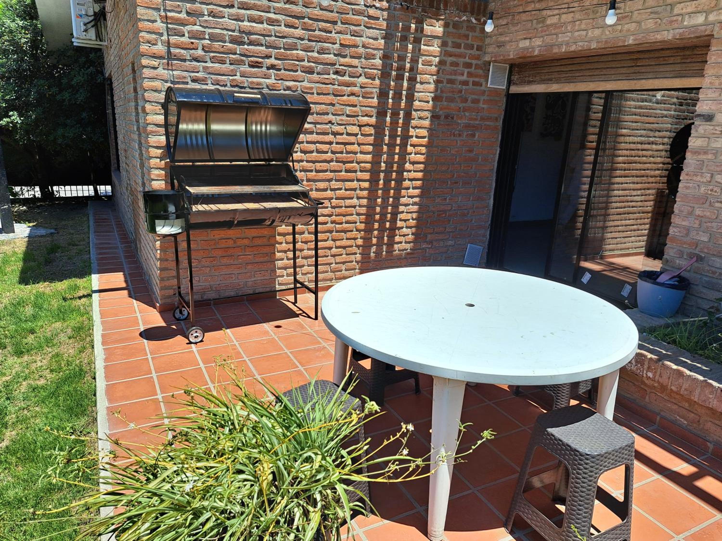 Departamento Entero 2 Dormitorios B° Urca con Cochera