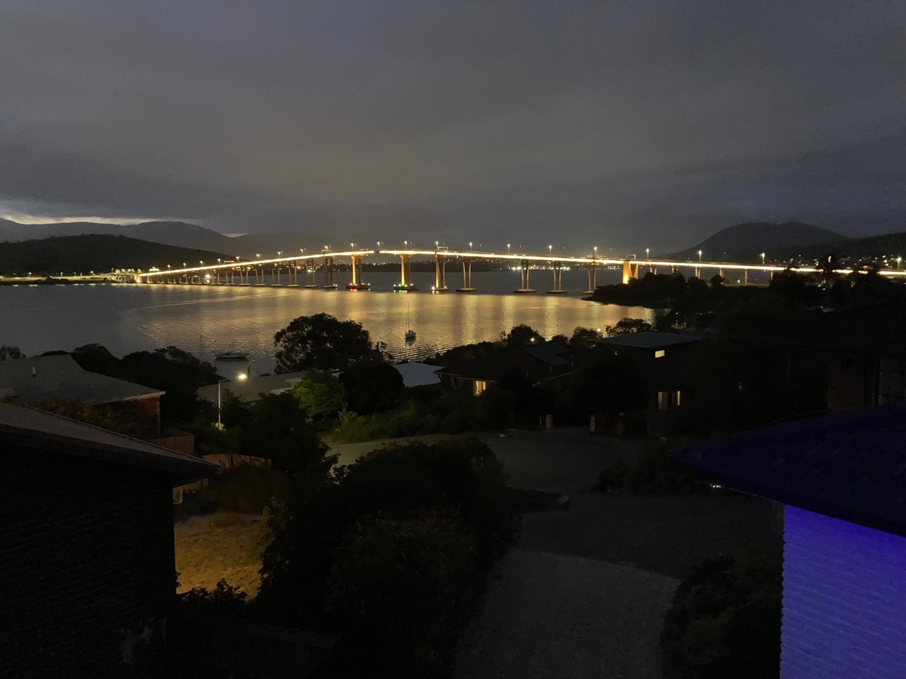 Hesket Guesthouse with views, privacy & 7 minute drive to Hobart CBD