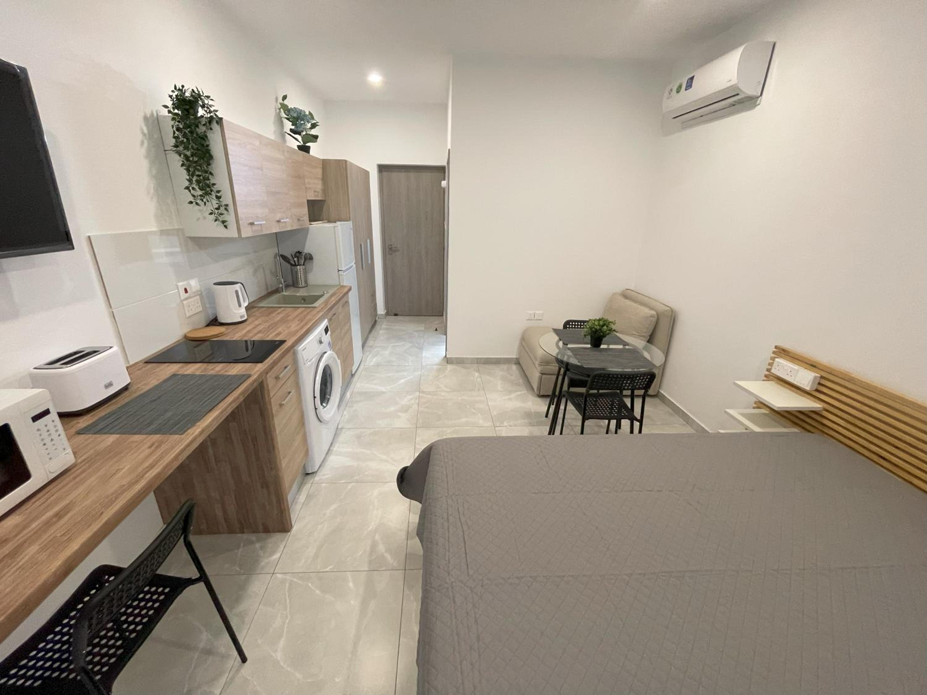 ARF Apartments - with Jacuzzi at the complex