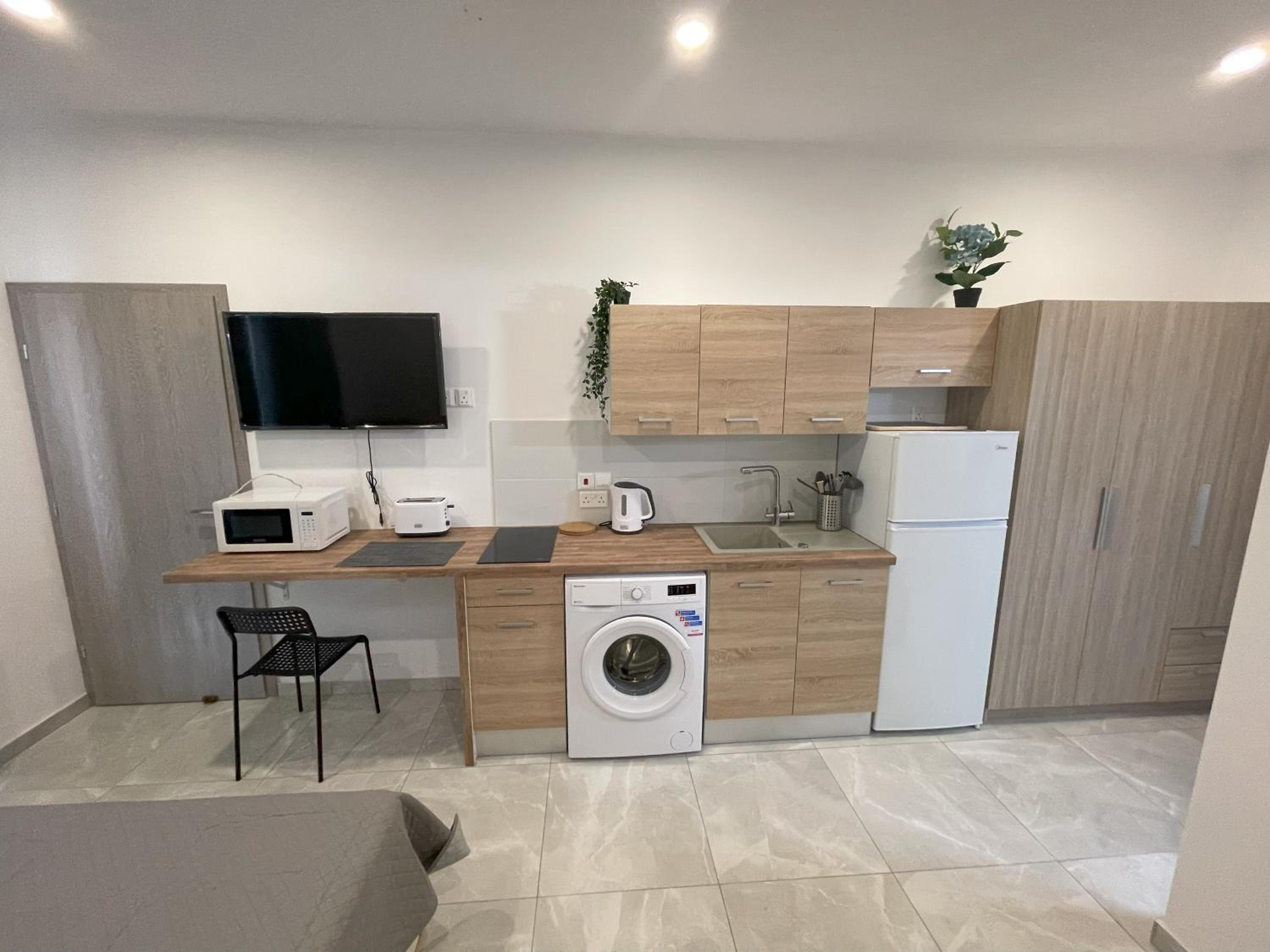 ARF Apartments - with Jacuzzi at the complex