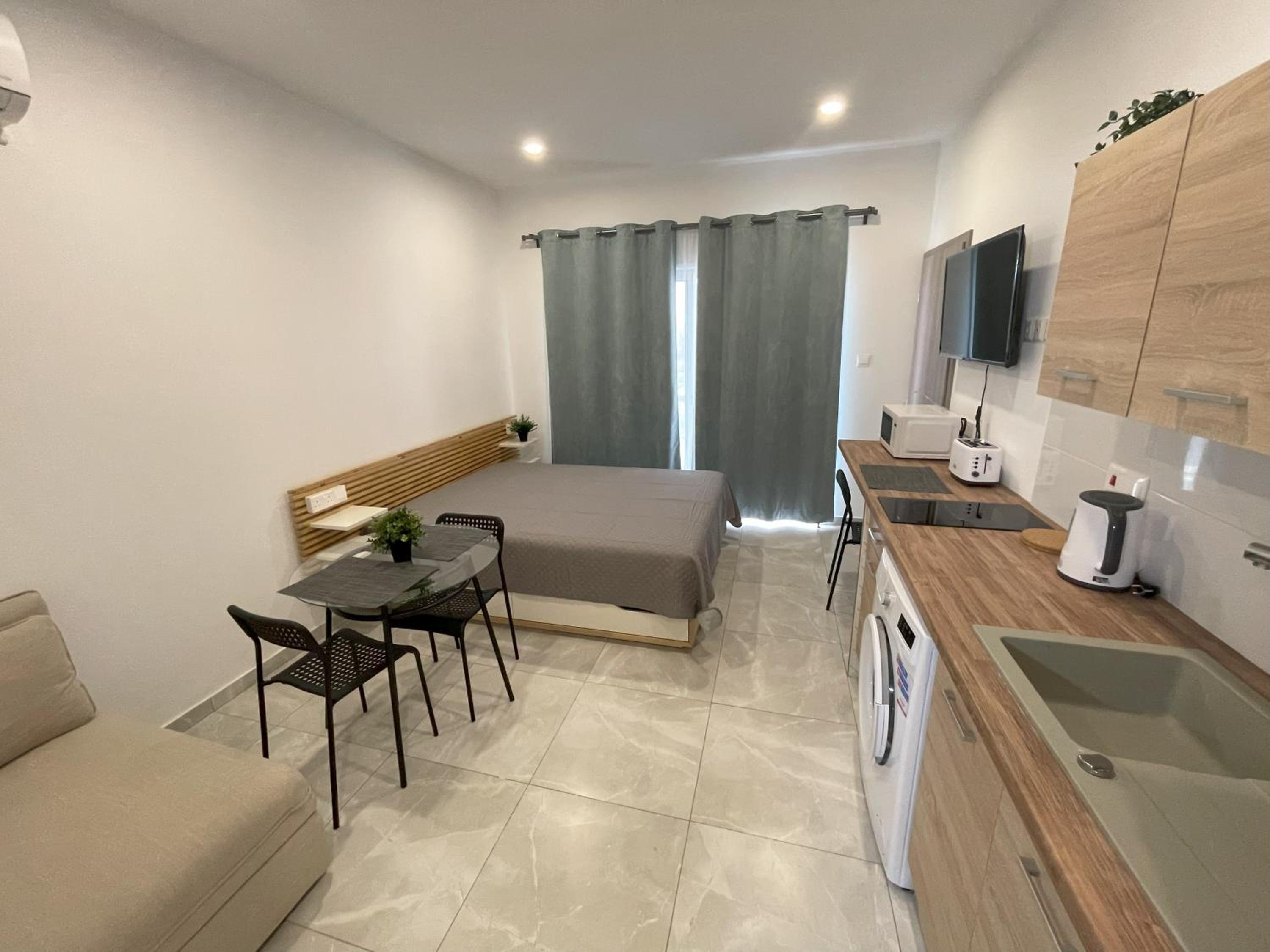 ARF Apartments - with Jacuzzi at the complex