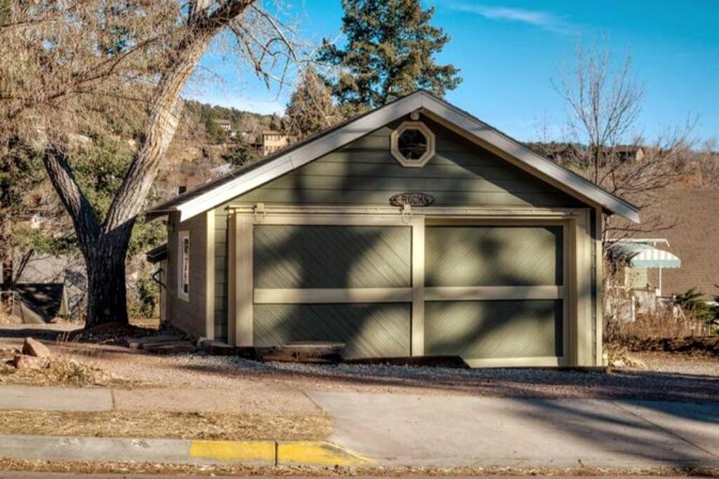 The Nest Cottage with Hot Tub in Downtown Manitou Springs