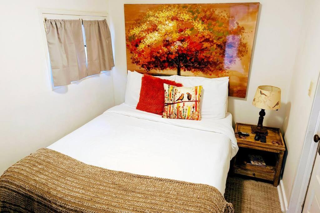 The Nest Cottage with Hot Tub in Downtown Manitou Springs
