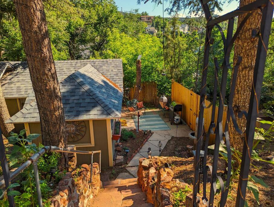 The Nest Cottage with Hot Tub in Downtown Manitou Springs