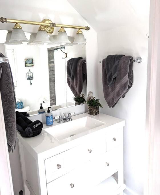 The Nest Cottage with Hot Tub in Downtown Manitou Springs