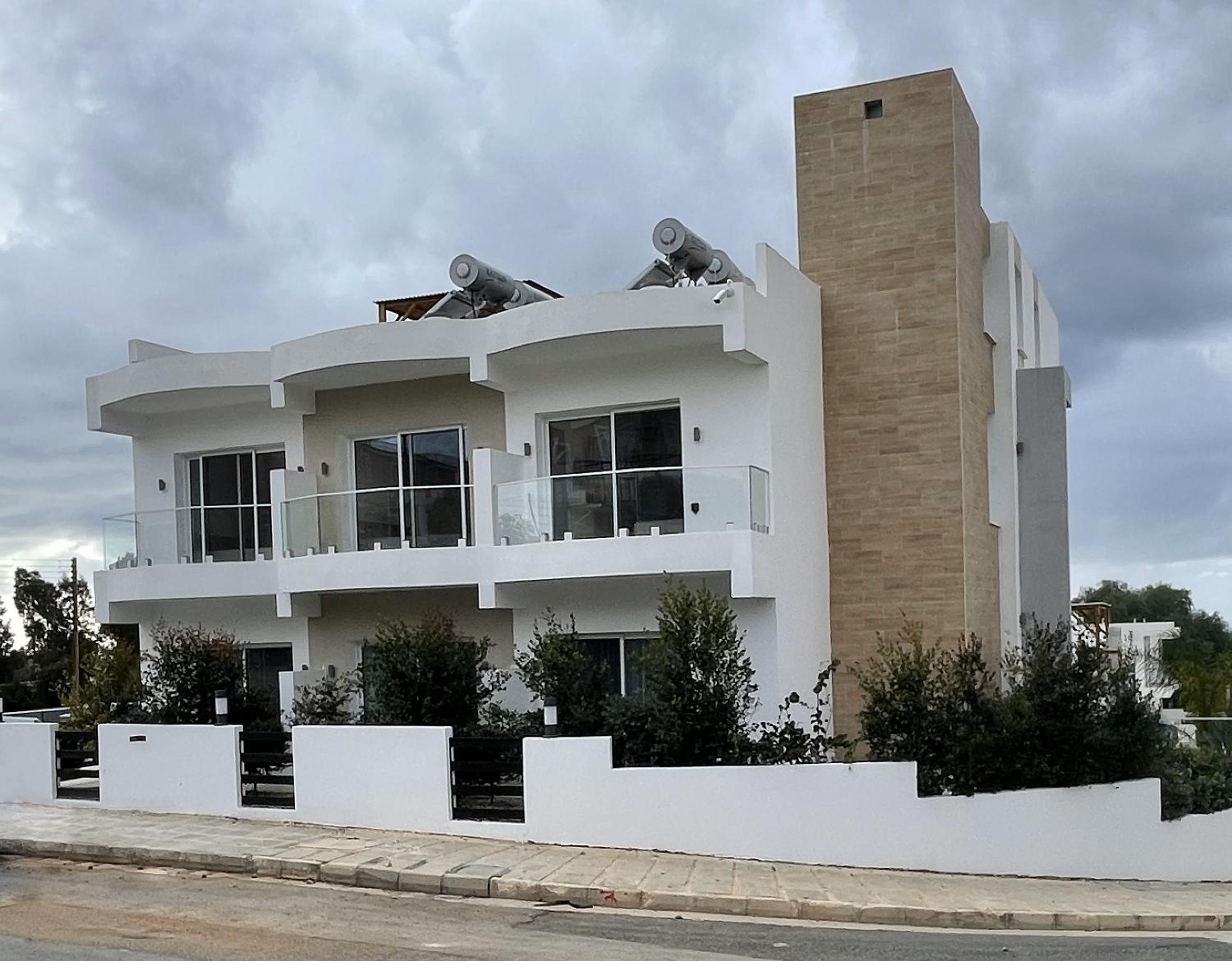 ARF Apartments - with Jacuzzi at the complex