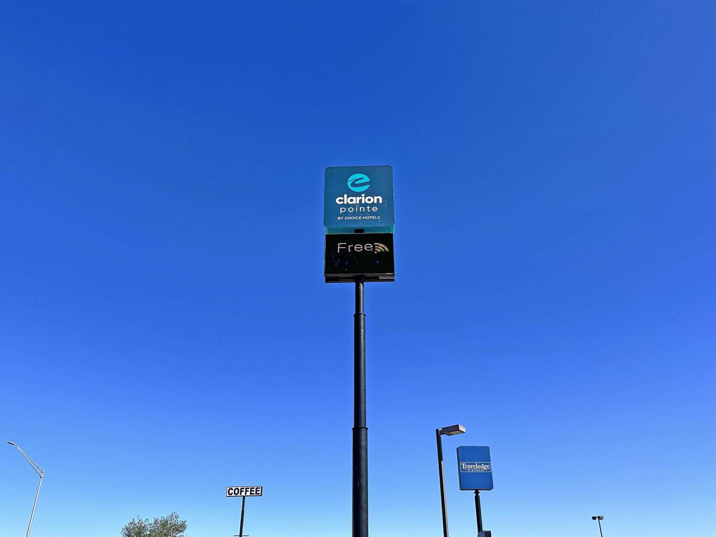 Winslow Vacations - Clarion Pointe Winslow I-40 - Property Image 2