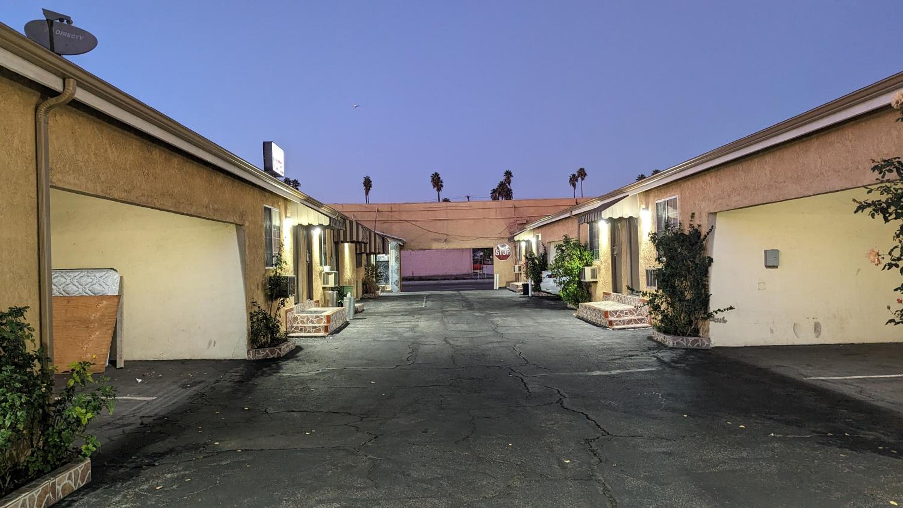 Airport Motel - Inglewood view 3