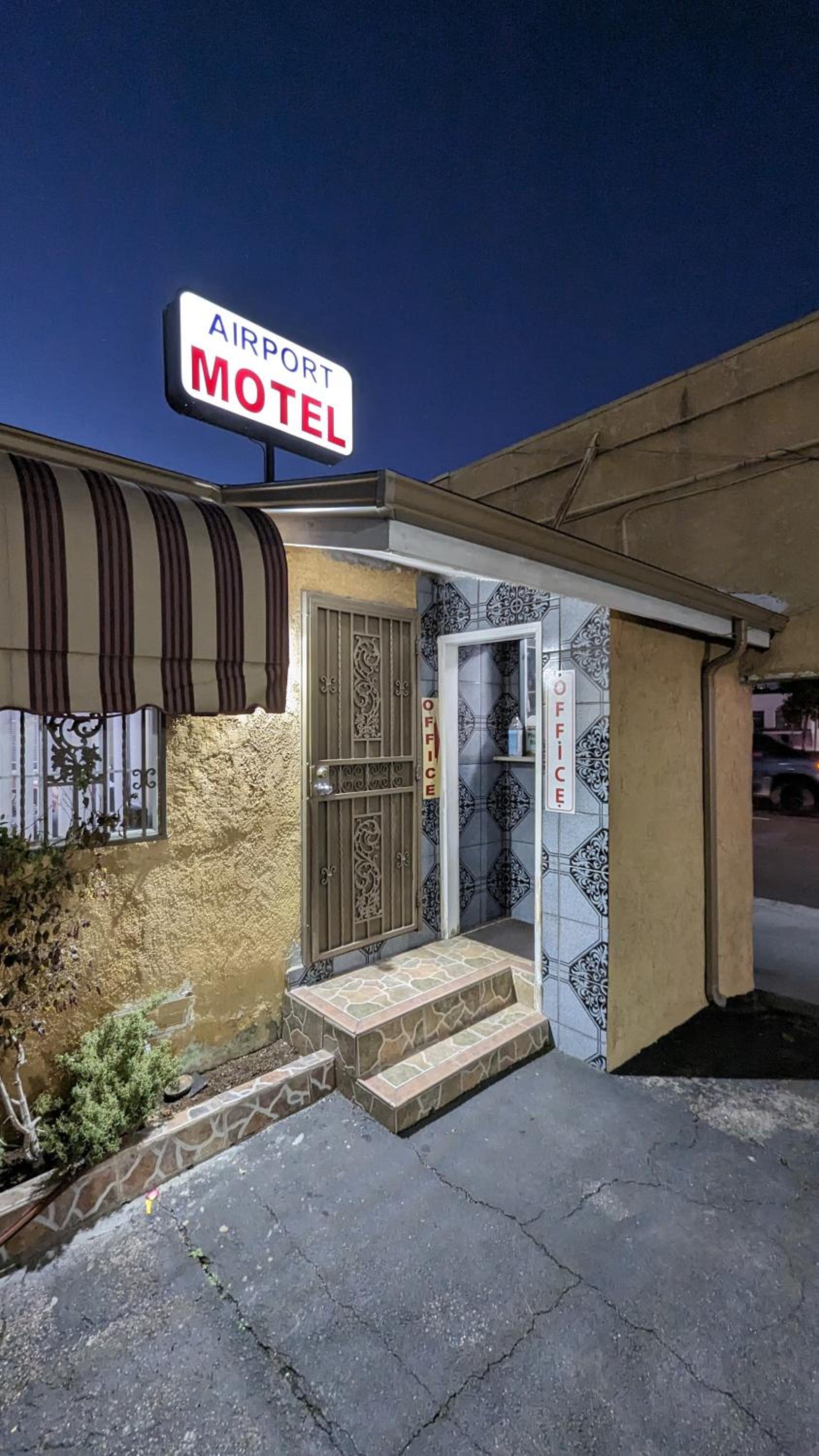 Airport Motel - Inglewood view 2