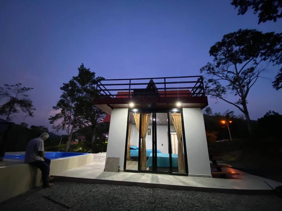 Hermosa Cabaña cerca a Villeta