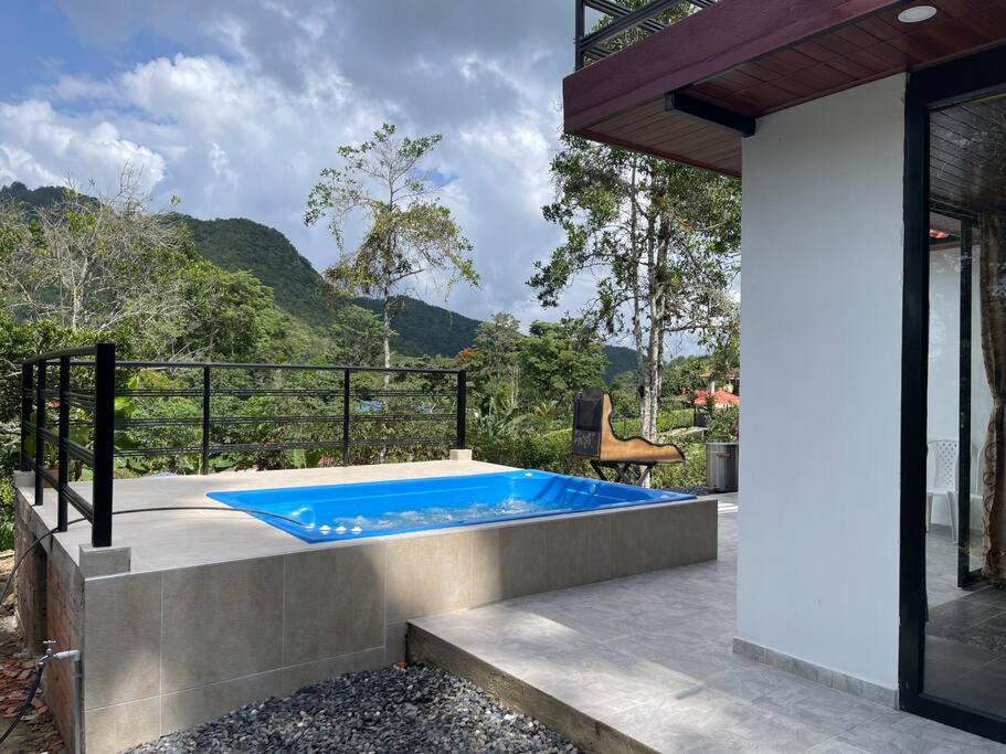 Hermosa Cabaña cerca a Villeta