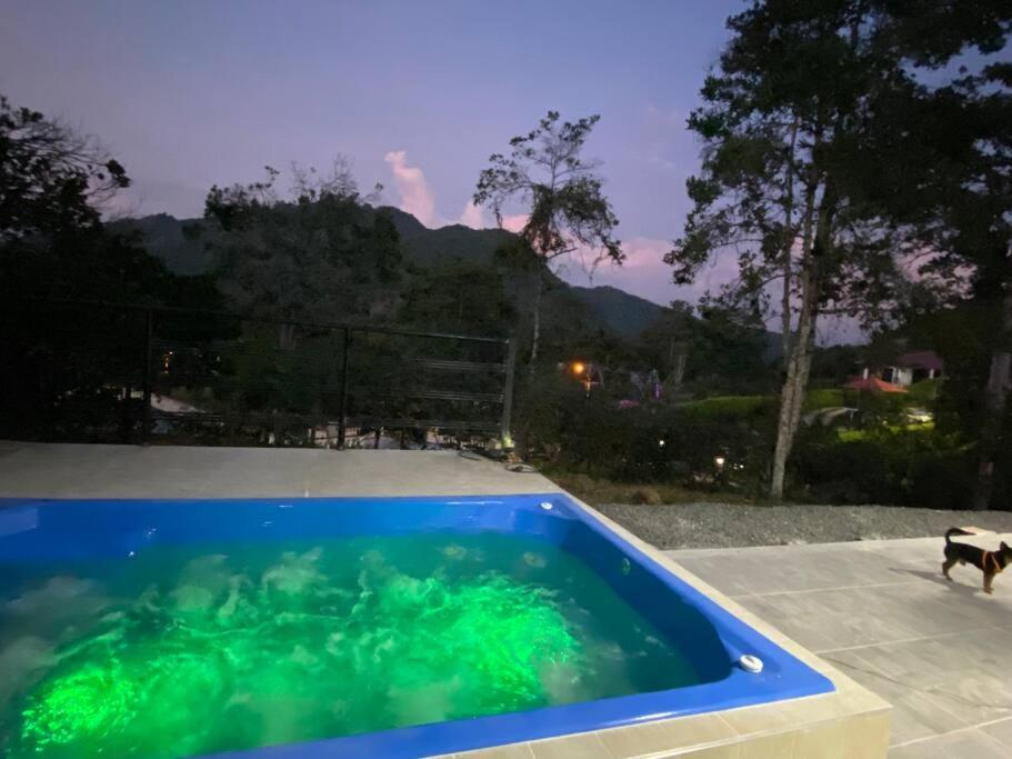 Hermosa Cabaña cerca a Villeta