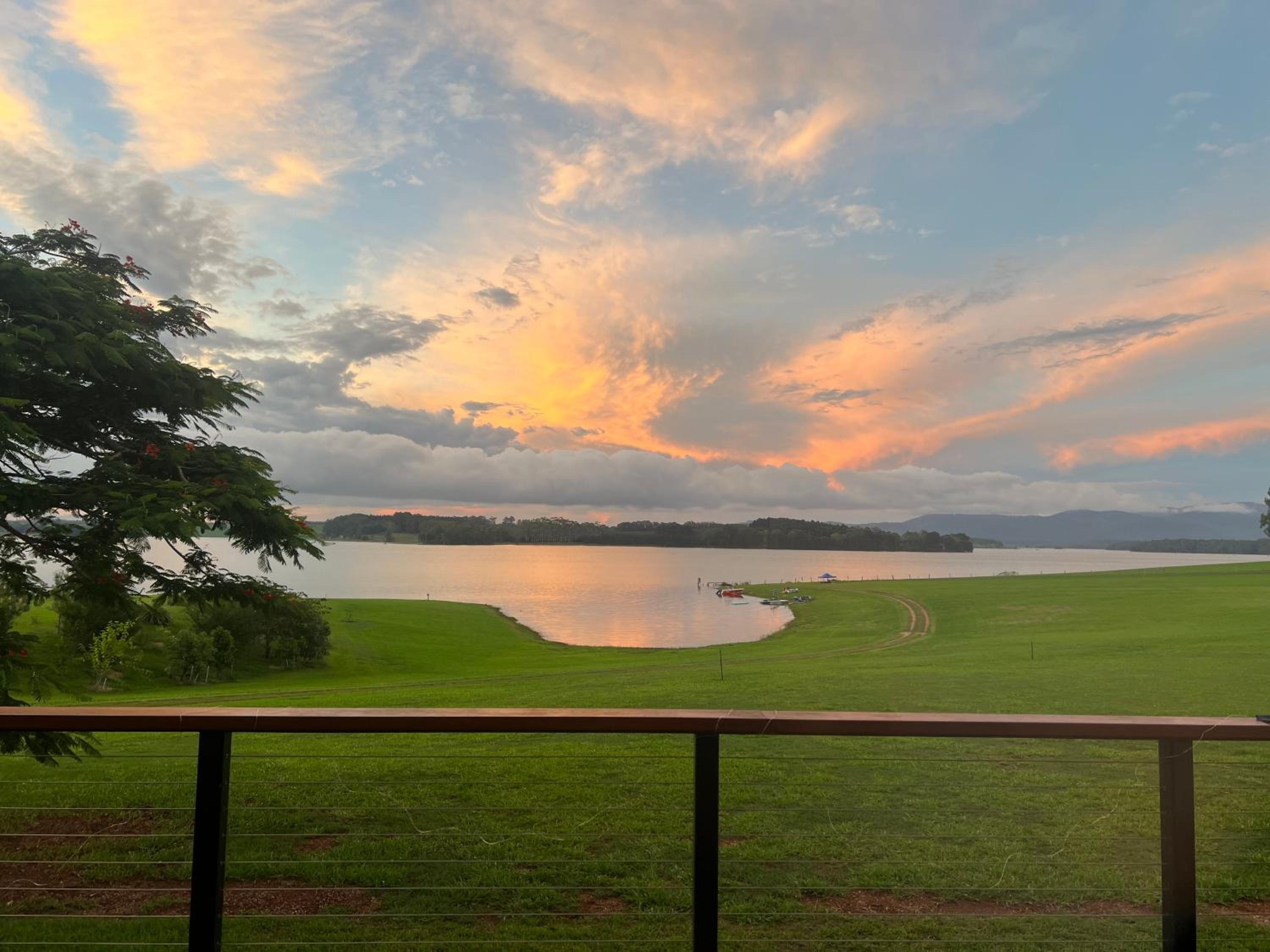 MainRidge on Lake Tinaroo