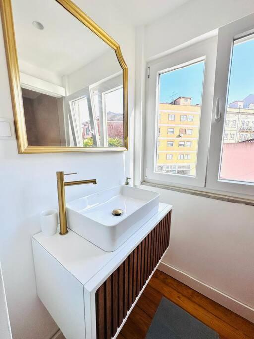 Lisbon City Center flat for 6 pp view 2