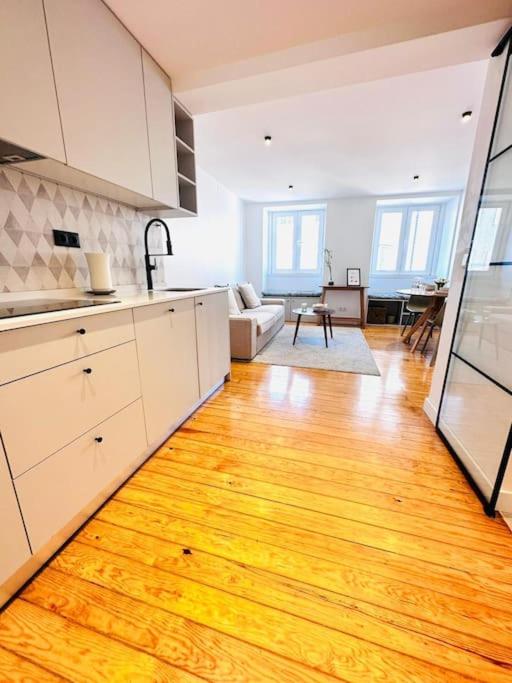 Lisbon City Center flat for 6 pp view 4