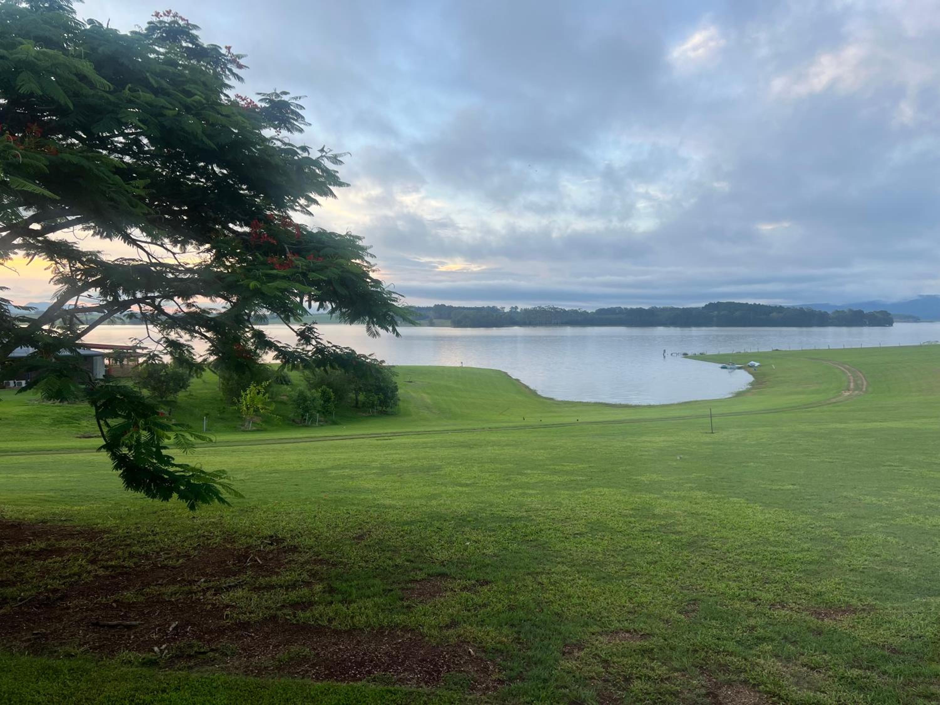 MainRidge on Lake Tinaroo
