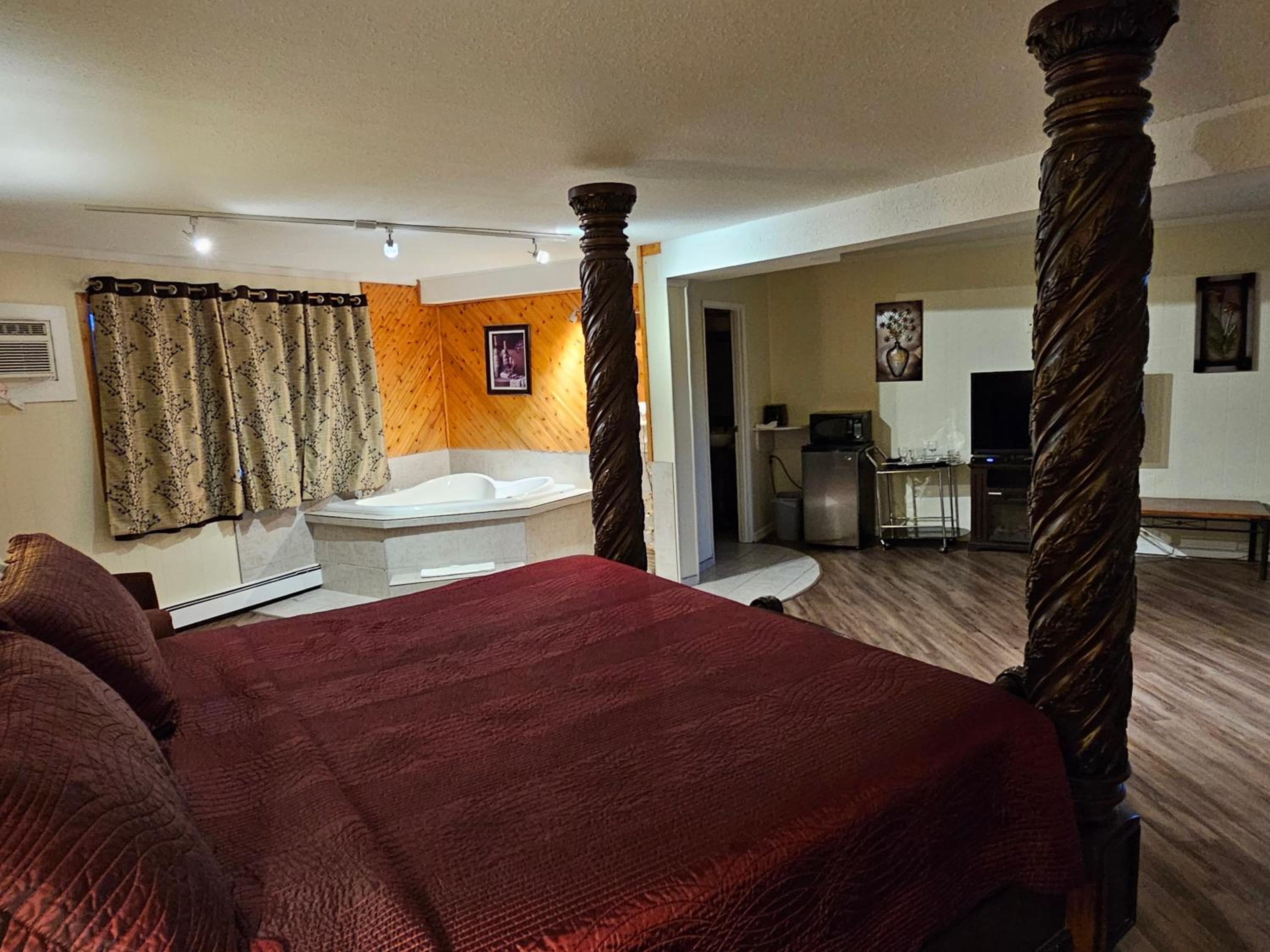 Parkway Motel & European Lodges