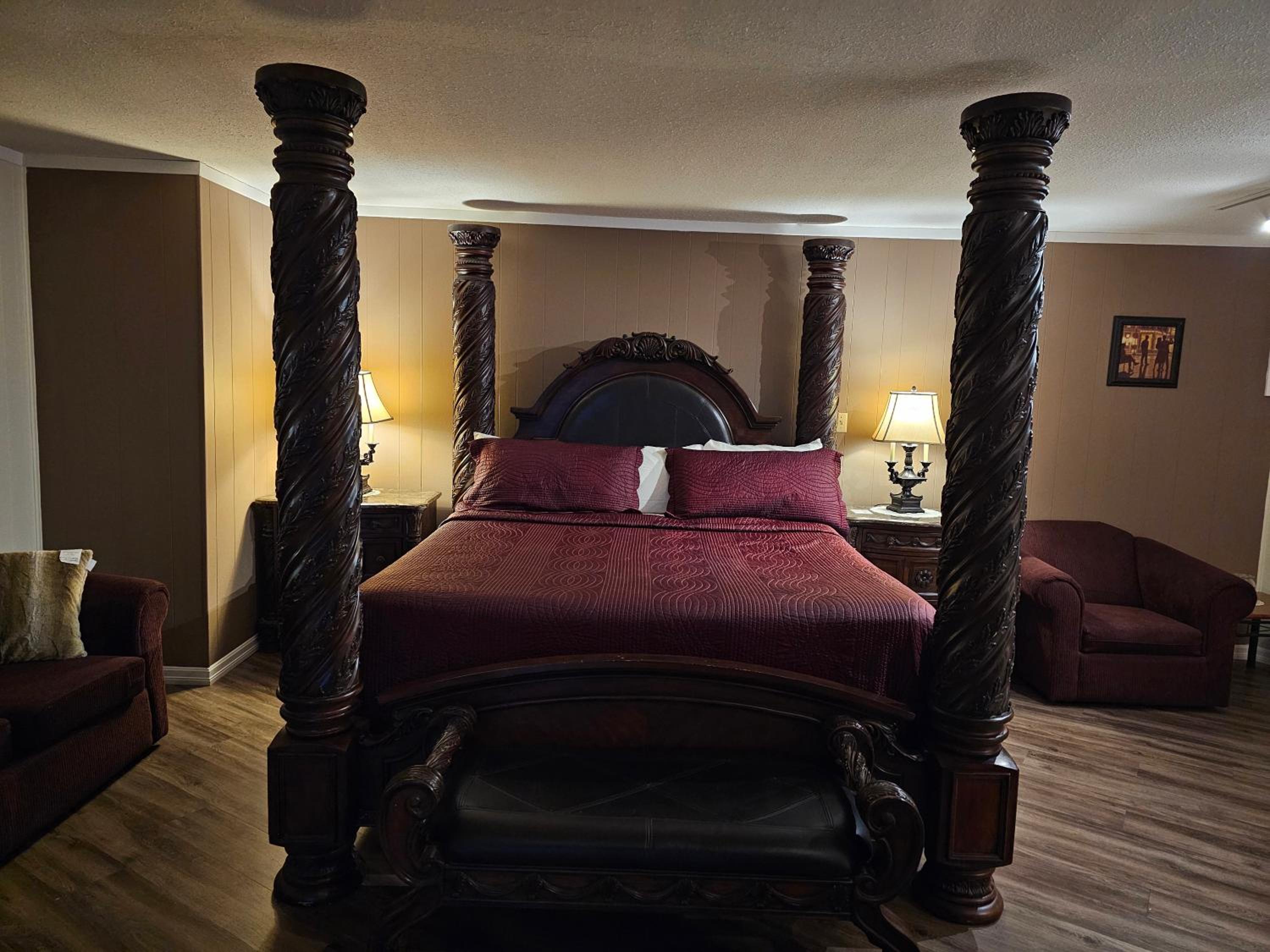 Parkway Motel & European Lodges