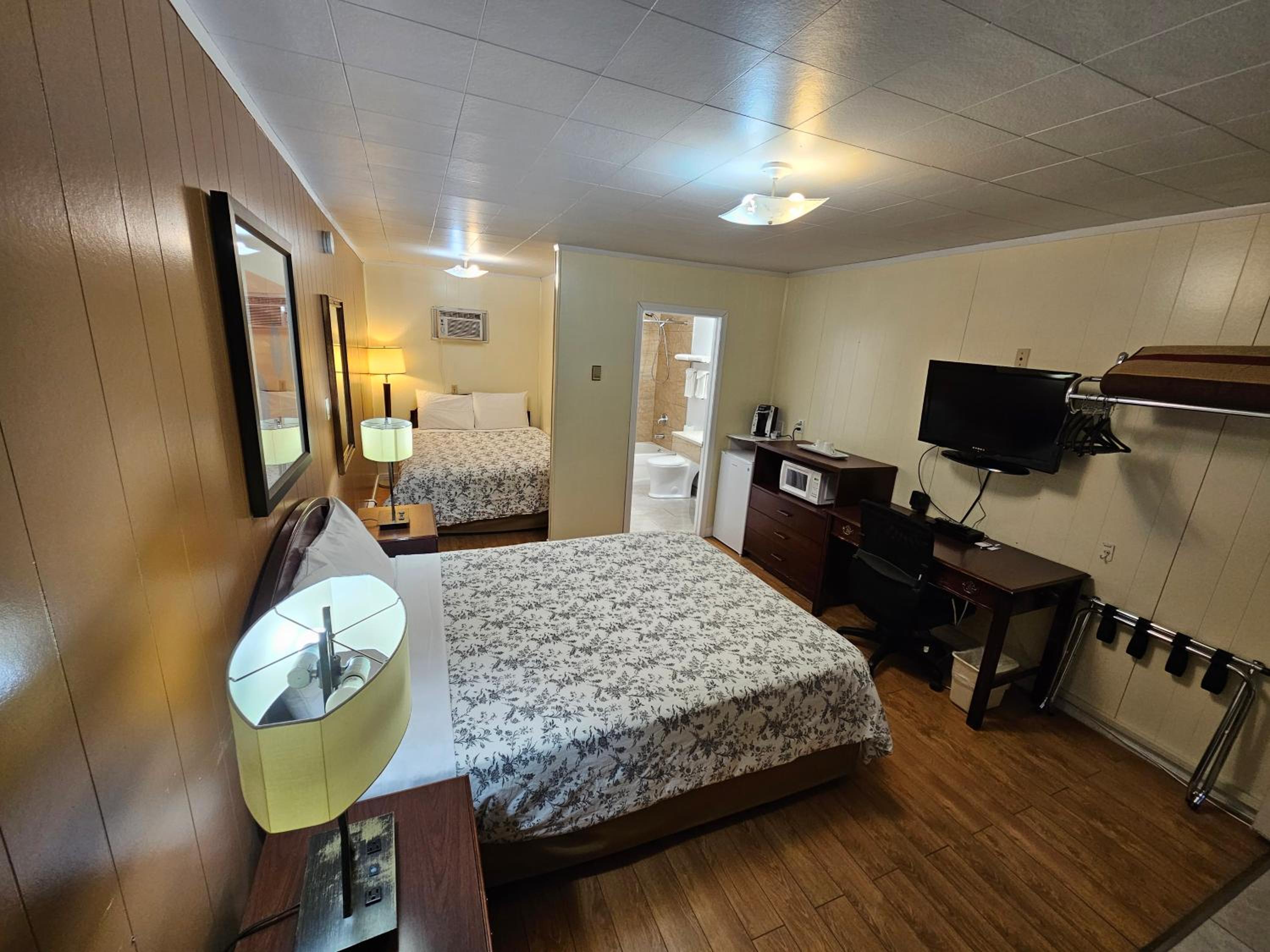 Parkway Motel & European Lodges