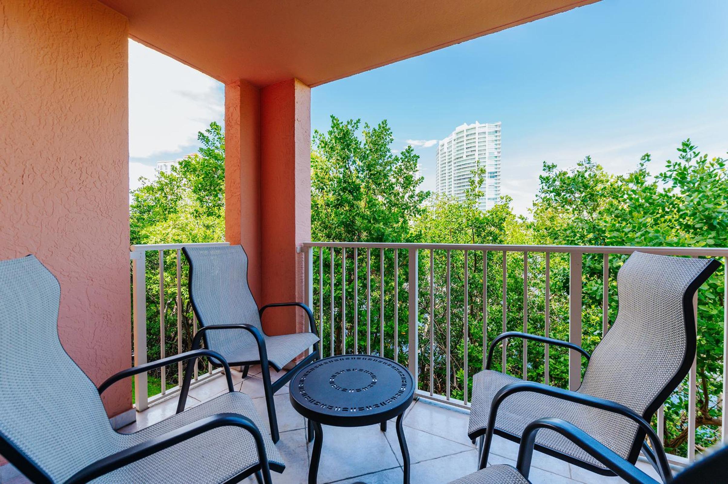 Hotel Spacious 3 Bedroom Condo At Yacht Club