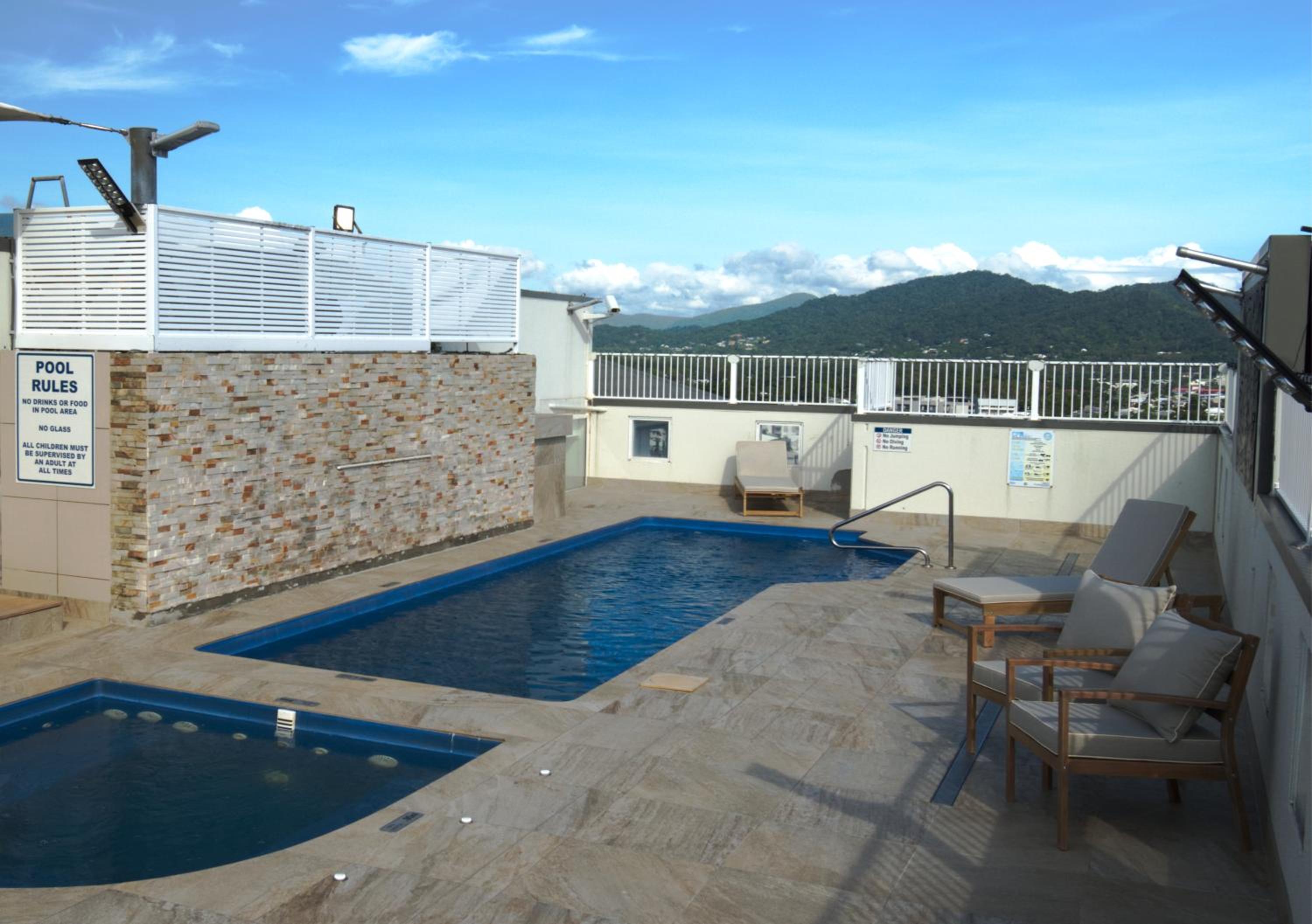 Privately Owned Apartment 'Sunset View Studio' in Cairns City