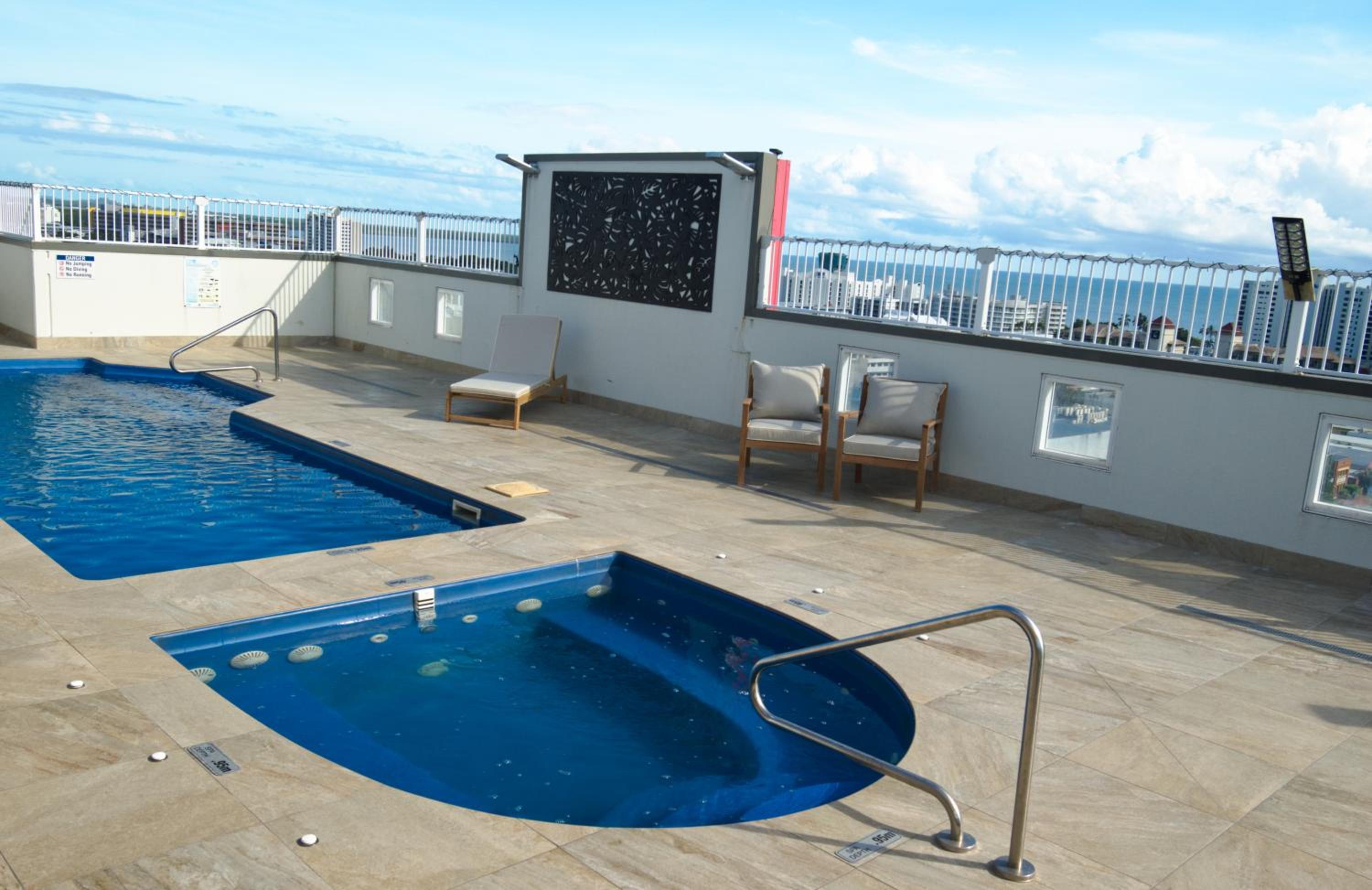 Privately Owned Apartment 'Sunset View Studio' in Cairns City