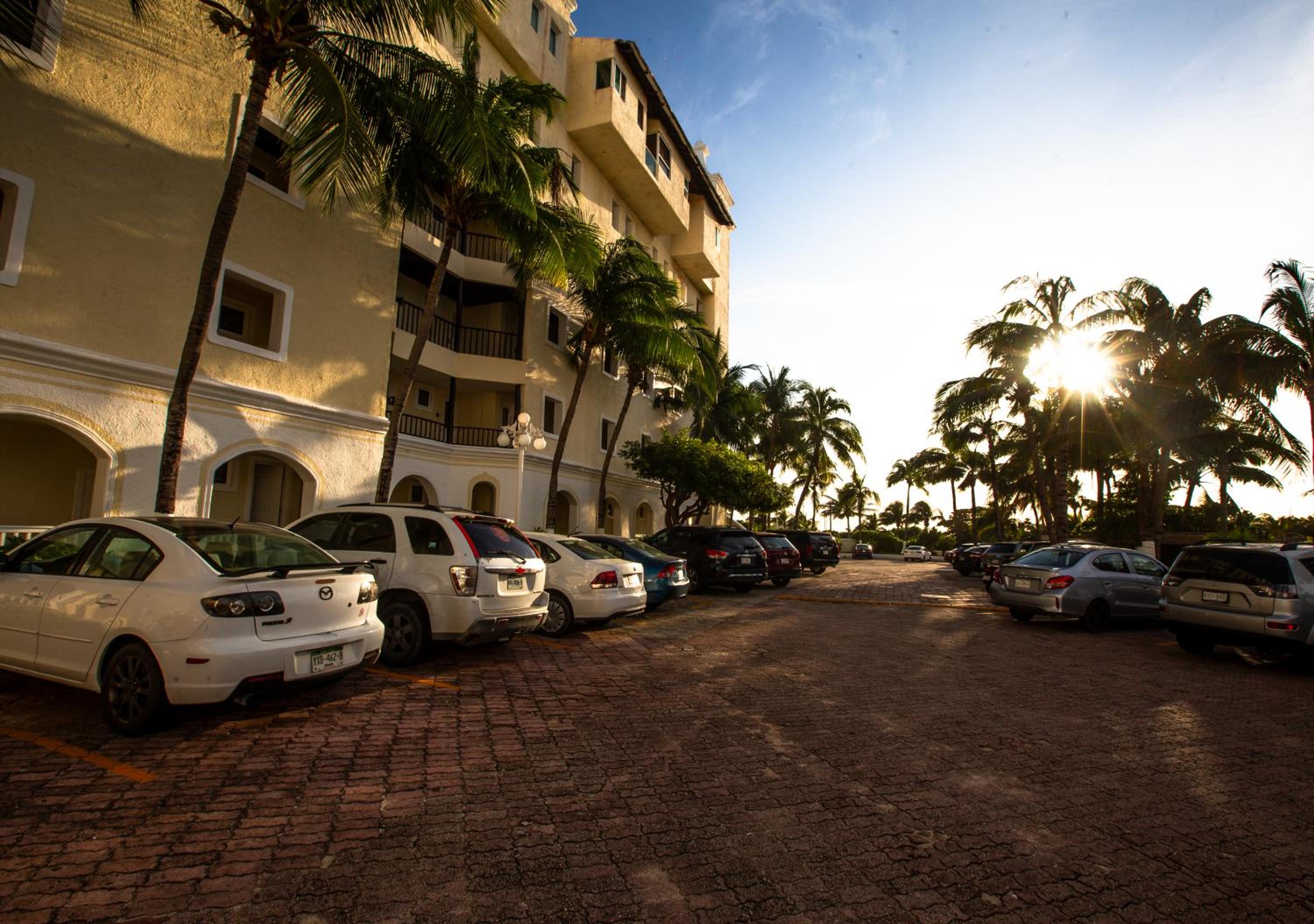 SereniaCancun / Beachfront Apartment / Hotel Zone.