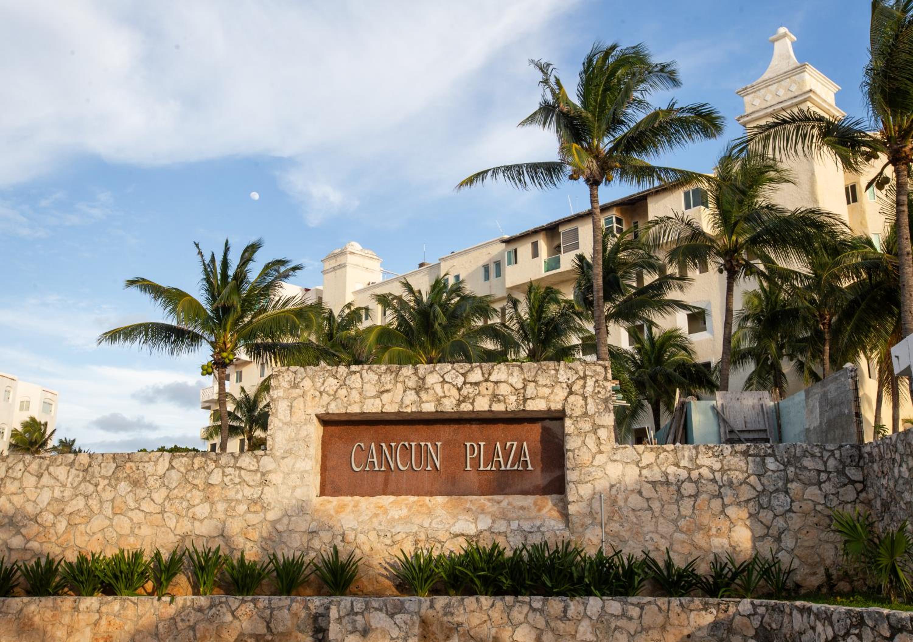 Hotel SereniaCancun / Beachfront Apartment / Hotel Zone. - Image 1