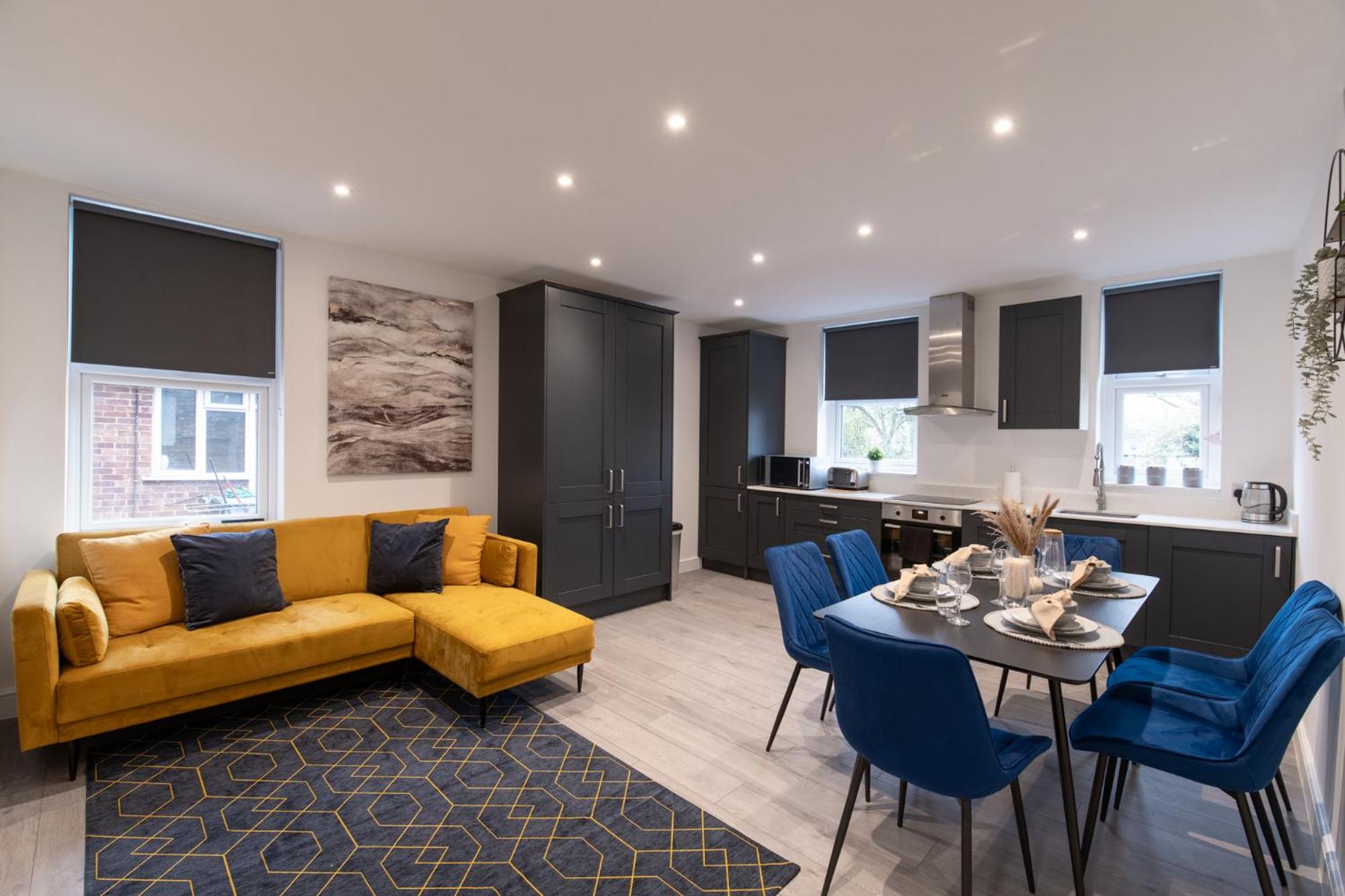 Fantastic New, London Apartment 3 Bed 1 Bath & Parking view 2