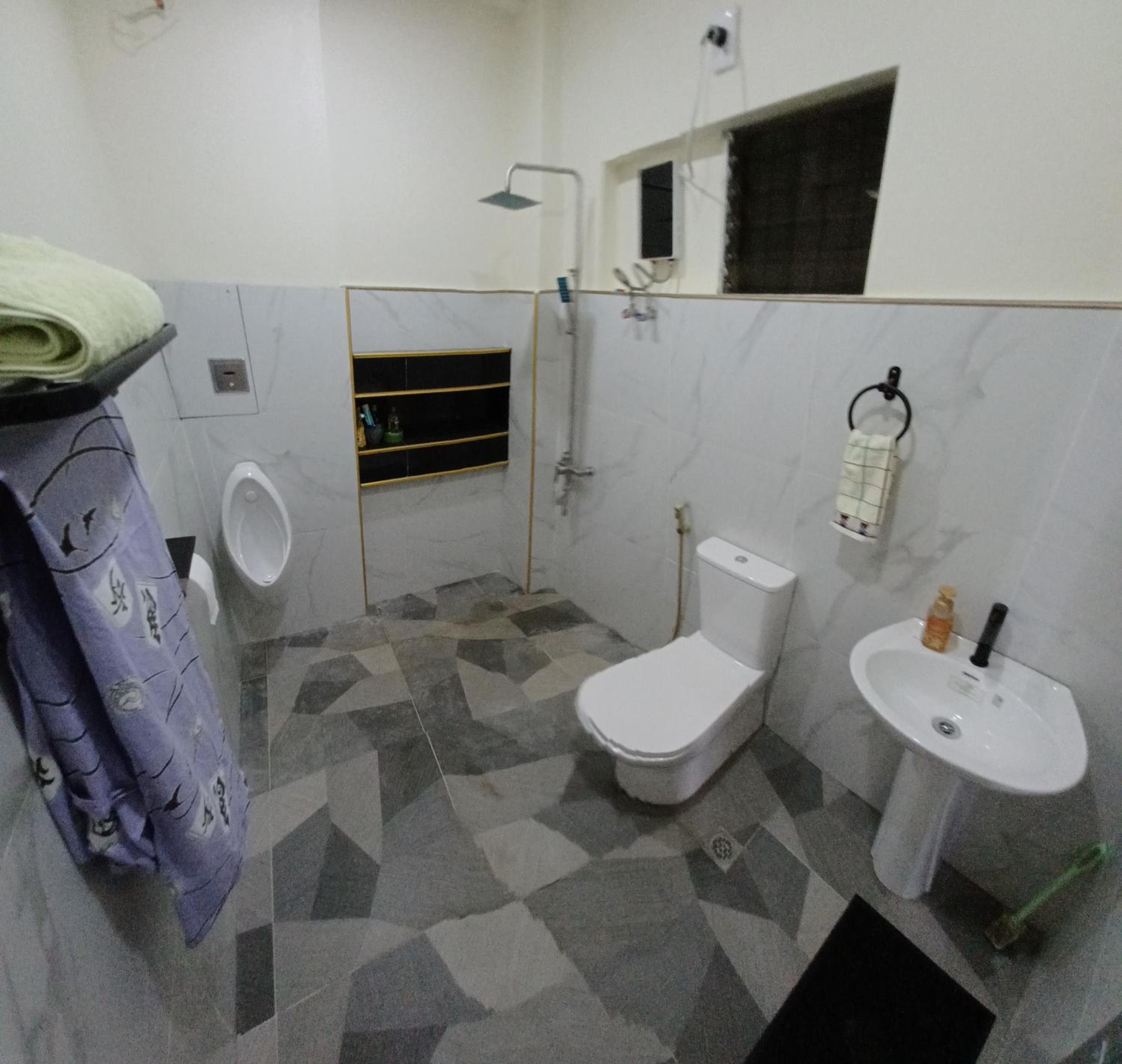 Spacious 2-storey Family Home Near SM Seaside Cebu and Ocean Park - 2 Wifi Main Plus Backup view 3