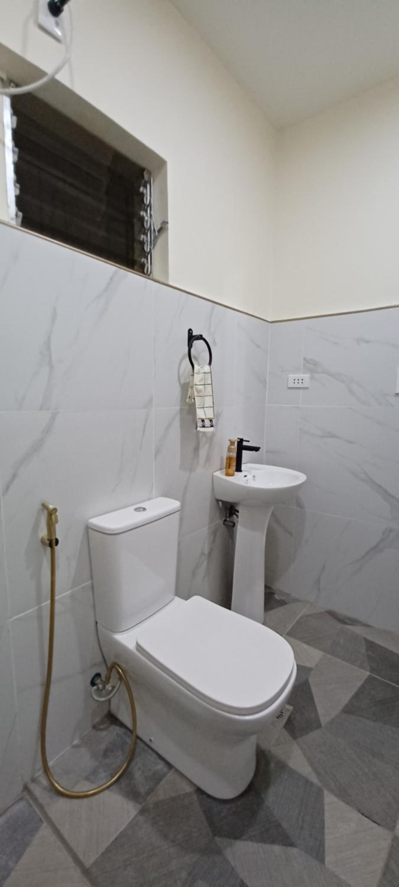 Spacious 2-storey Family Home Near SM Seaside Cebu and Ocean Park - 2 Wifi Main Plus Backup view 2