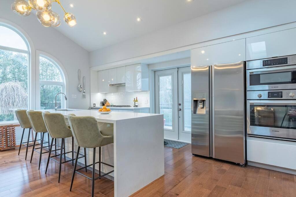 Luxurious and Spacious 4BR Home Near Downtown