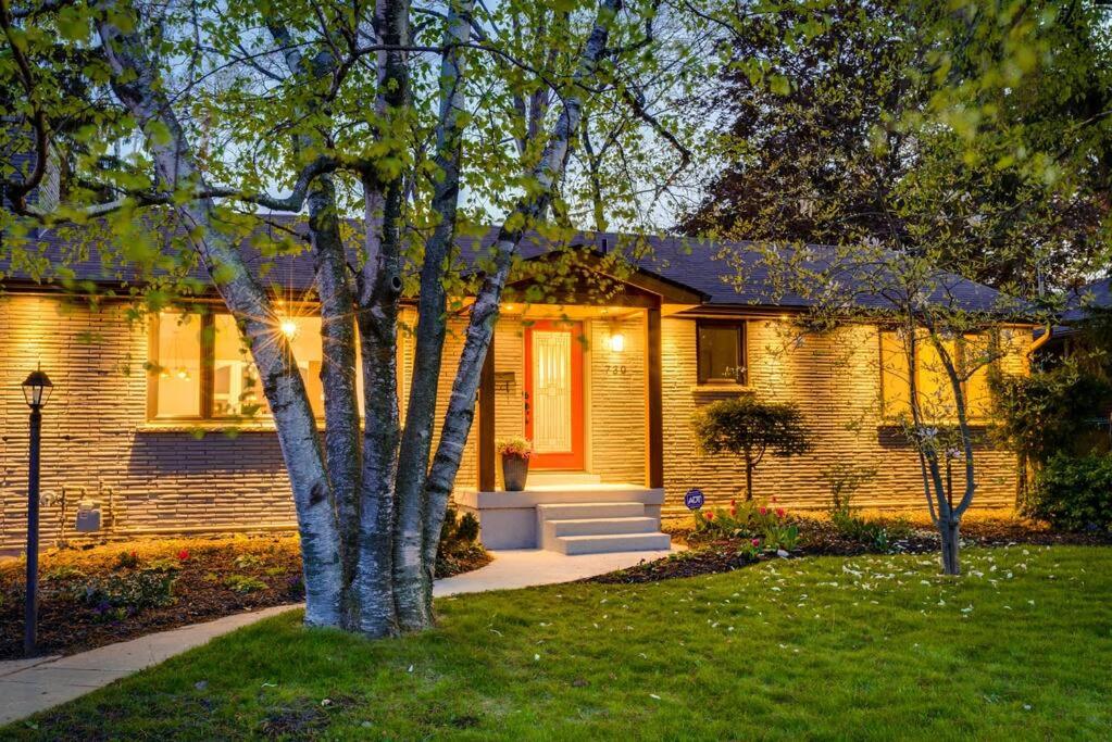 Luxurious and Spacious 4BR Home Near Downtown