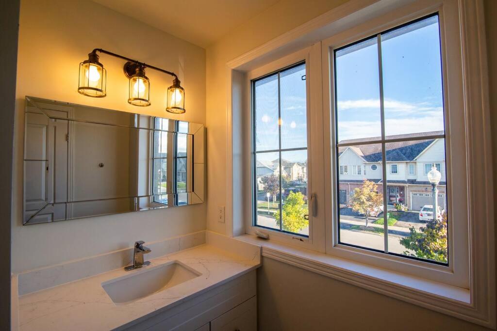 Townhome Steps From Lake Ontario