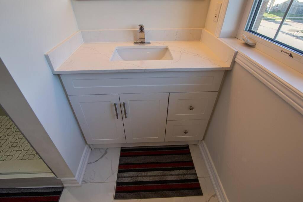 Townhome Steps From Lake Ontario
