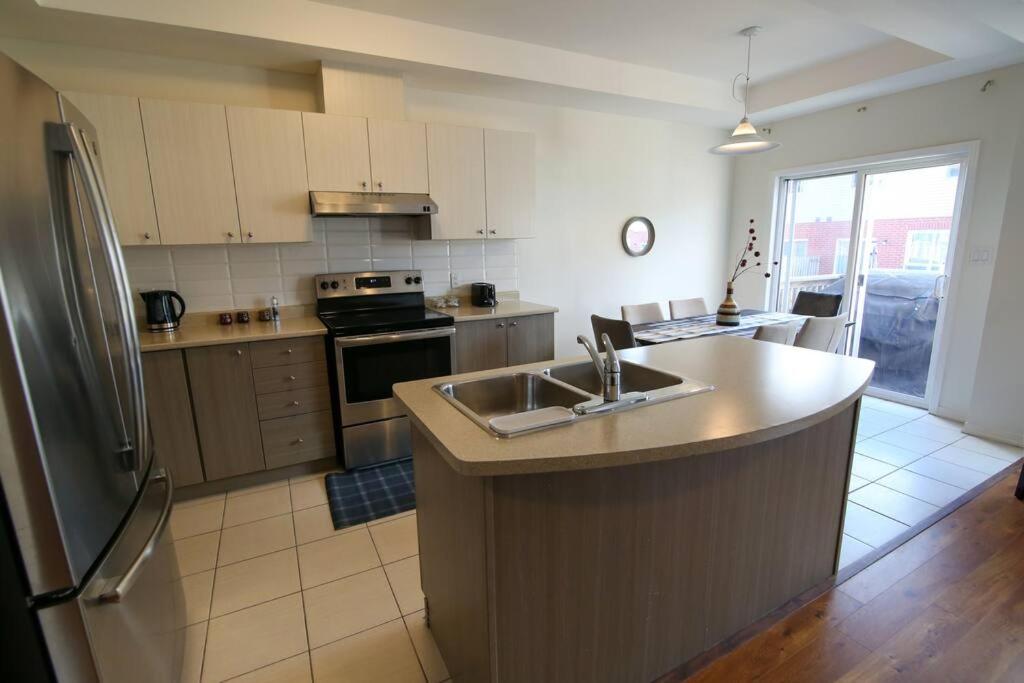 Townhome Steps From Lake Ontario
