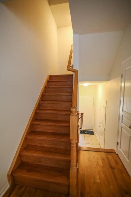 Townhome Steps From Lake Ontario