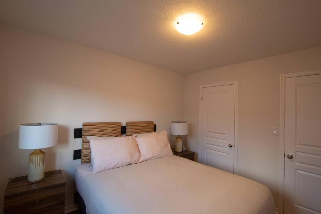 Townhome Steps From Lake Ontario