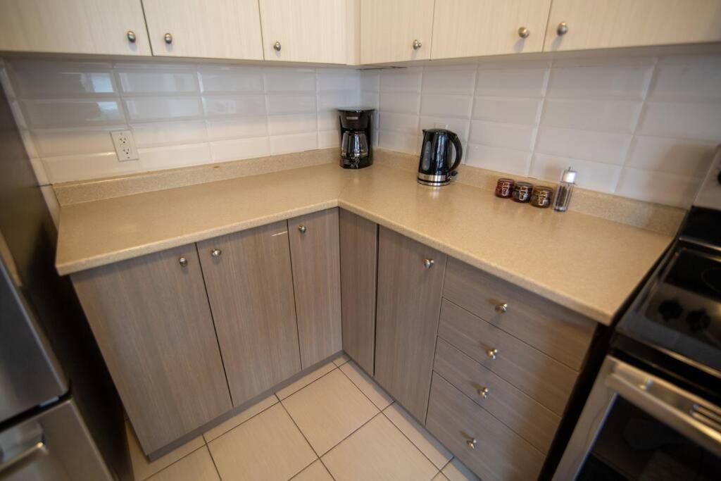 Townhome Steps From Lake Ontario
